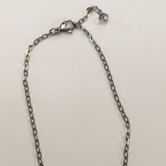 Necklace With Quartz Stone on Silver Color Chain - Picture 3 of 4